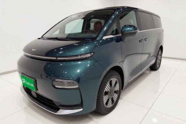 Used Geely Galaxy LEVC L380 2024 140-Degree 6-Seater All-Wheel-Drive Ultra