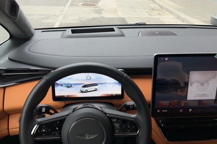 Used Geely Galaxy LEVC L380 2024 140-Degree 6-Seater All-Wheel-Drive Ultra Instrument Cluster