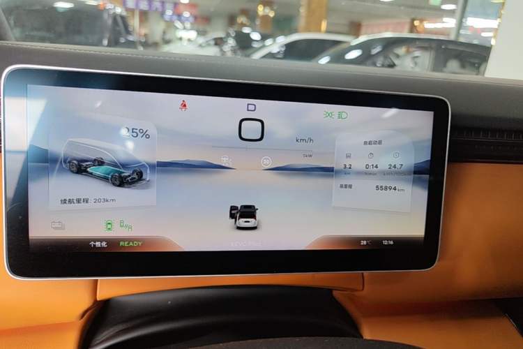 Used Geely Galaxy LEVC L380 2024 140-Degree 6-Seater All-Wheel-Drive Ultra Instrument Cluster