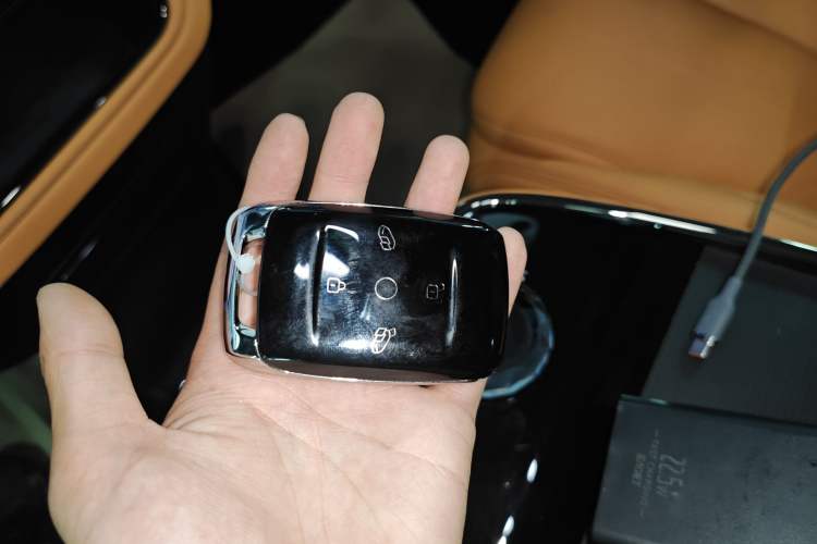 Used Geely Galaxy LEVC L380 2024 140-Degree 6-Seater All-Wheel-Drive Ultra Interior 1