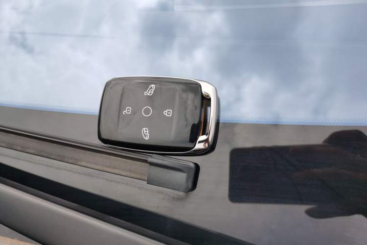 Used Geely Galaxy LEVC L380 2024 140-Degree 6-Seater All-Wheel-Drive Ultra Interior 1