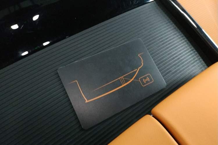 Used Geely Galaxy LEVC L380 2024 140-Degree 6-Seater All-Wheel-Drive Ultra Interior 1