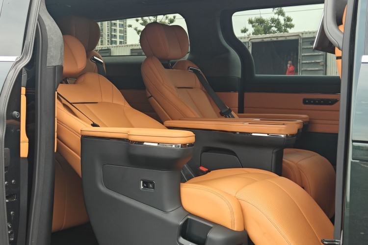 Used Geely Galaxy LEVC L380 2024 140-Degree 6-Seater All-Wheel-Drive Ultra Interior 10