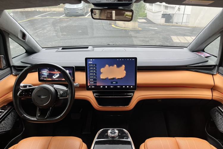 Used Geely Galaxy LEVC L380 2024 140-Degree 6-Seater All-Wheel-Drive Ultra Interior 2