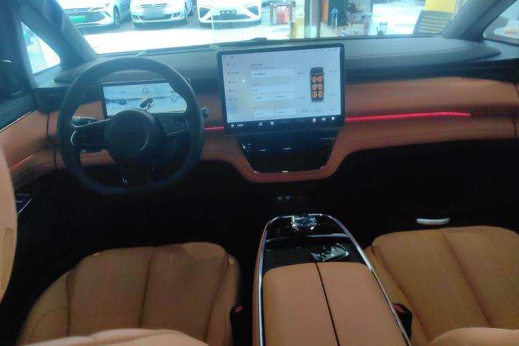 Used Geely Galaxy LEVC L380 2024 140-Degree 6-Seater All-Wheel-Drive Ultra Interior 2