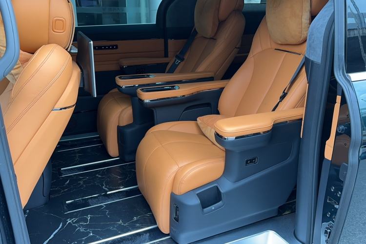 Used Geely Galaxy LEVC L380 2024 140-Degree 6-Seater All-Wheel-Drive Ultra Interior 3