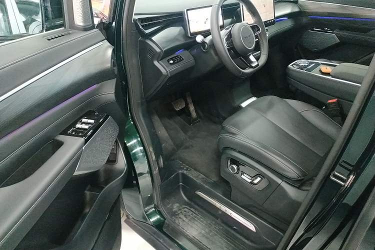 Used Geely Galaxy LEVC L380 2024 100 kWh 6-Seater Two-Wheel Drive Air Interior 3
