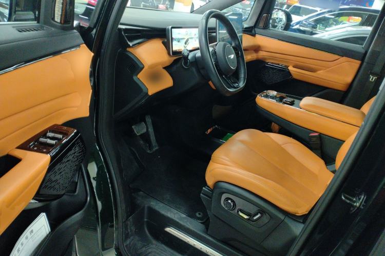 Used Geely Galaxy LEVC L380 2024 140-Degree 6-Seater All-Wheel-Drive Ultra Interior 3