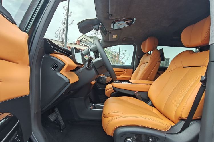 Used Geely Galaxy LEVC L380 2024 140-Degree 6-Seater All-Wheel-Drive Ultra Interior 3