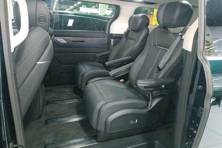 Used Geely Galaxy LEVC L380 2024 100 kWh 6-Seater Two-Wheel Drive Air Interior 4