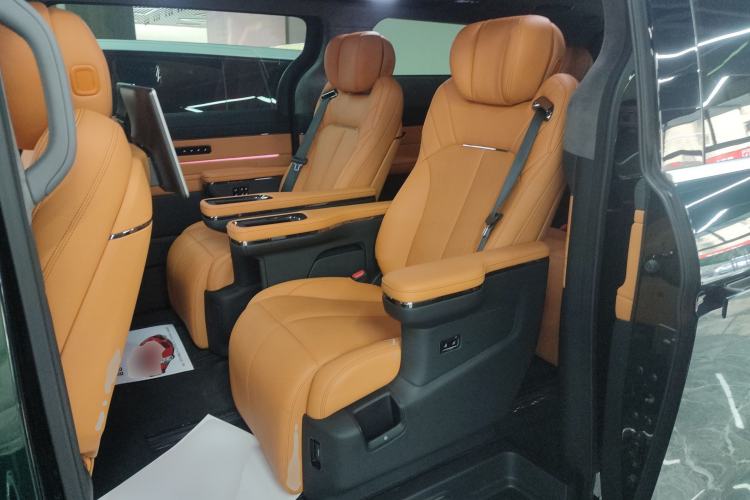 Used Geely Galaxy LEVC L380 2024 140-Degree 6-Seater All-Wheel-Drive Ultra Interior 4