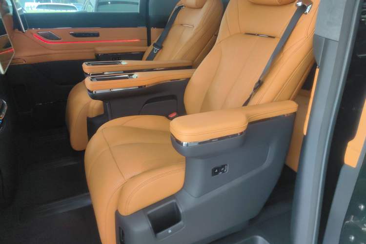 Used Geely Galaxy LEVC L380 2024 140-Degree 6-Seater All-Wheel-Drive Ultra Interior 4