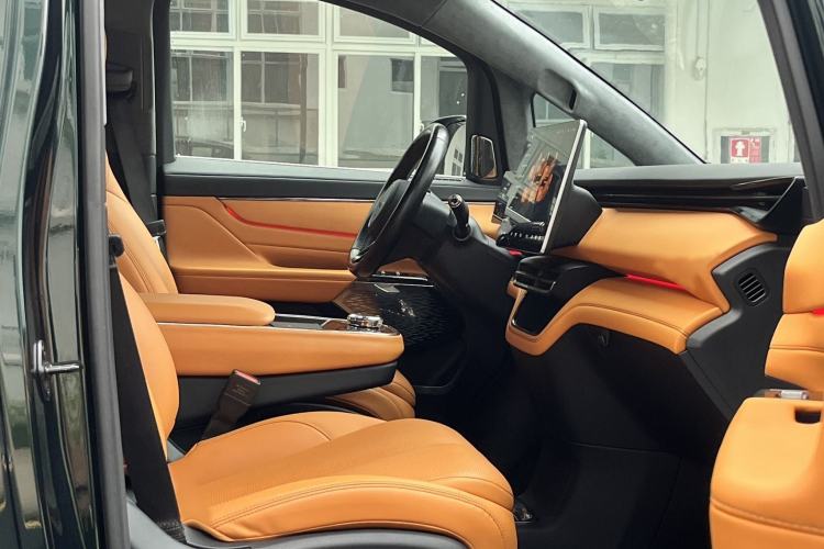 Used Geely Galaxy LEVC L380 2024 140-Degree 6-Seater All-Wheel-Drive Ultra Interior 5