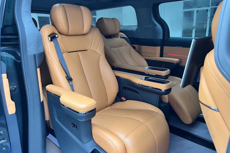 Used Geely Galaxy LEVC L380 2024 140-Degree 6-Seater All-Wheel-Drive Ultra Interior 6