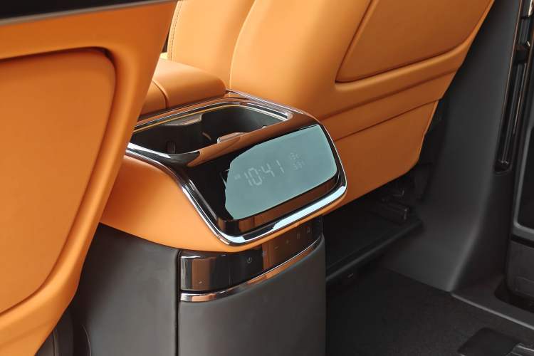 Used Geely Galaxy LEVC L380 2024 140-Degree 6-Seater All-Wheel-Drive Ultra Interior 6