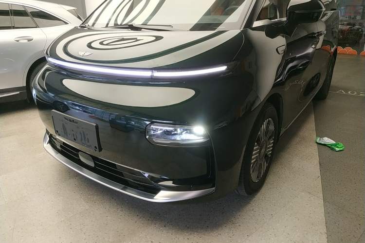 Used Geely Galaxy LEVC L380 2024 140-Degree 6-Seater All-Wheel-Drive Ultra Left Front Headlight