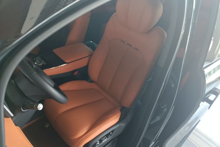 Used Geely Galaxy LEVC L380 2024 140-Degree 6-Seater All-Wheel-Drive Ultra Left Front Seat