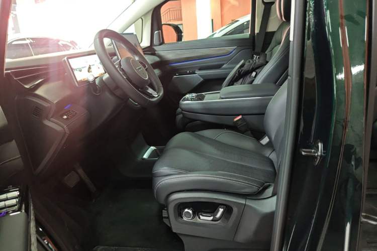 Used Geely Galaxy LEVC L380 2024 100 kWh 6-Seater Two-Wheel Drive Air Left Front Seat