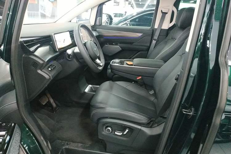 Used Geely Galaxy LEVC L380 2024 100 kWh 6-Seater Two-Wheel Drive Air Left Front Seat