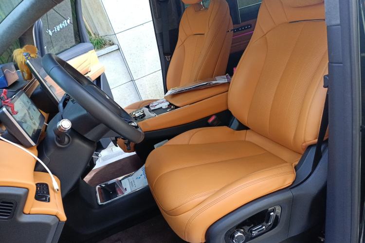 Used Geely Galaxy LEVC L380 2024 140-Degree 6-Seater All-Wheel-Drive Ultra Left Front Seat
