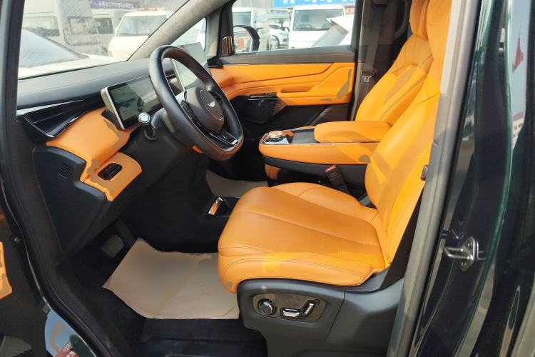 Used Geely Galaxy LEVC L380 2024 140-Degree 6-Seater All-Wheel-Drive Ultra Left Front Seat