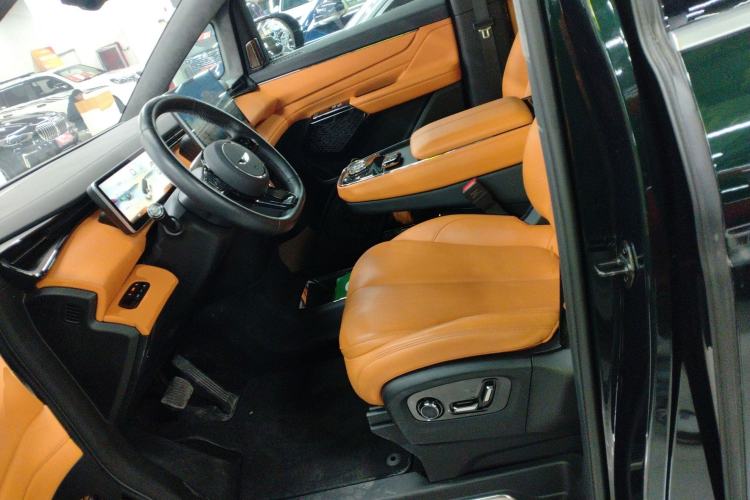 Used Geely Galaxy LEVC L380 2024 140-Degree 6-Seater All-Wheel-Drive Ultra Left Front Seat