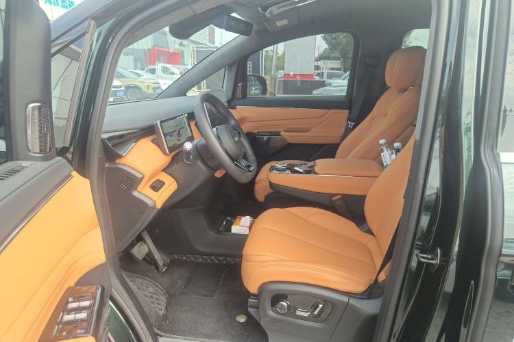 Used Geely Galaxy LEVC L380 2024 140-Degree 6-Seater All-Wheel-Drive Ultra Left Front Seat