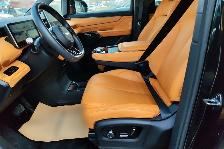 Used Geely Galaxy LEVC L380 2024 140-Degree 6-Seater All-Wheel-Drive Ultra Left Front Seat