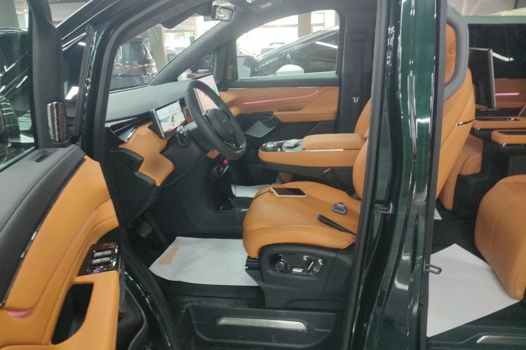 Used Geely Galaxy LEVC L380 2024 140-Degree 6-Seater All-Wheel-Drive Ultra Left Front Seat