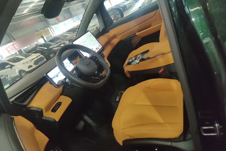 Used Geely Galaxy LEVC L380 2024 140-Degree 6-Seater All-Wheel-Drive Ultra Left Front Seat