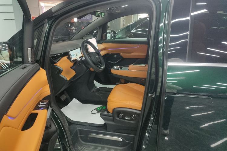Used Geely Galaxy LEVC L380 2024 140-Degree 6-Seater All-Wheel-Drive Ultra Left Front Seat