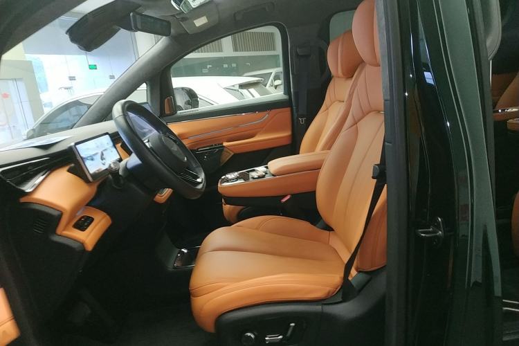 Used Geely Galaxy LEVC L380 2024 140-Degree 6-Seater All-Wheel-Drive Ultra Left Front Seat