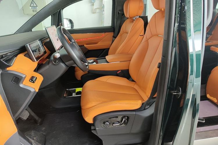 Used Geely Galaxy LEVC L380 2024 140-Degree 6-Seater All-Wheel-Drive Ultra Left Front Seat