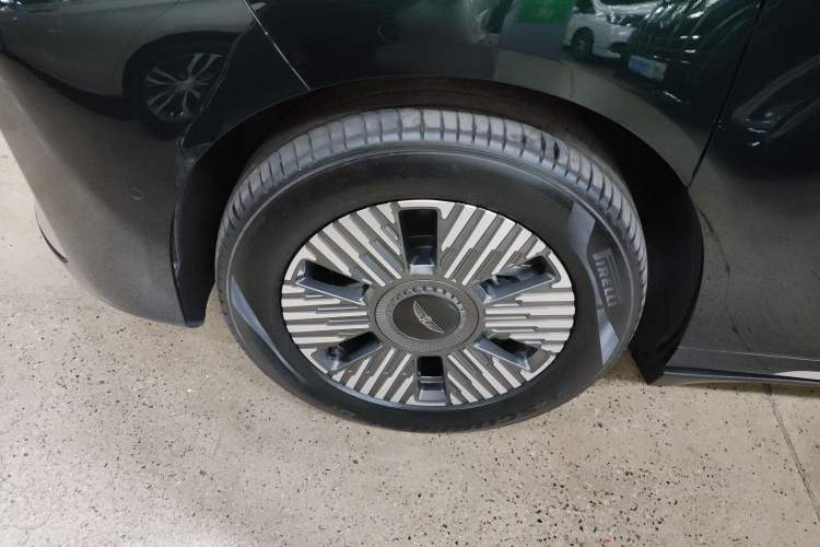 Used Geely Galaxy LEVC L380 2024 140-Degree 6-Seater All-Wheel-Drive Ultra Left Front Wheel Hub