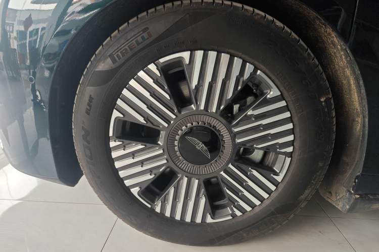 Used Geely Galaxy LEVC L380 2024 140-Degree 6-Seater All-Wheel-Drive Ultra Left Front Wheel Hub