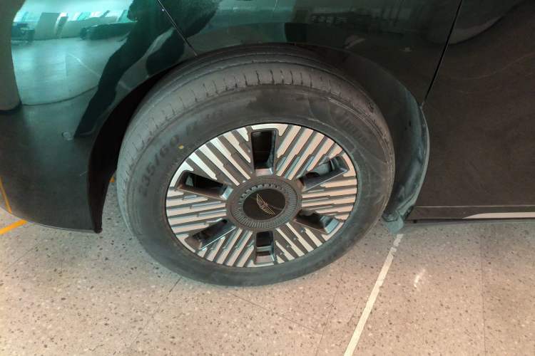 Used Geely Galaxy LEVC L380 2024 140-Degree 6-Seater All-Wheel-Drive Ultra Left Front Wheel Hub