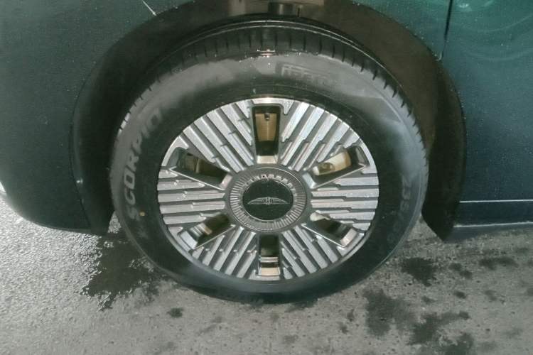 Used Geely Galaxy LEVC L380 2024 140-Degree 6-Seater All-Wheel-Drive Ultra Left Front Wheel Hub