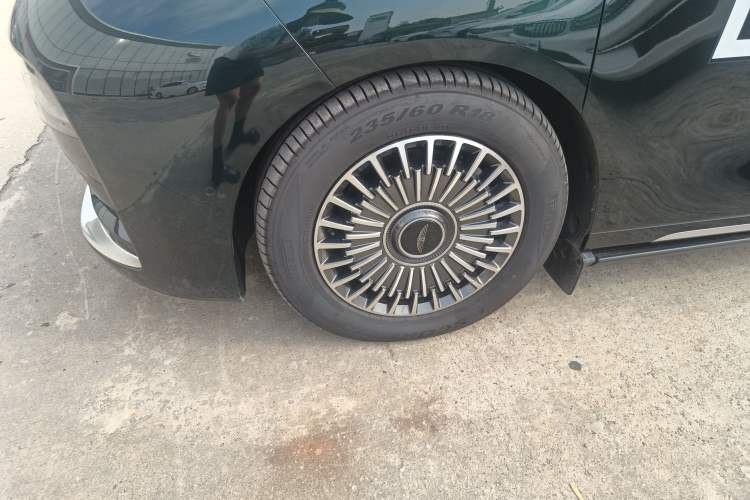 Used Geely Galaxy LEVC L380 2024 140-Degree 6-Seater All-Wheel-Drive Ultra Left Front Wheel Hub
