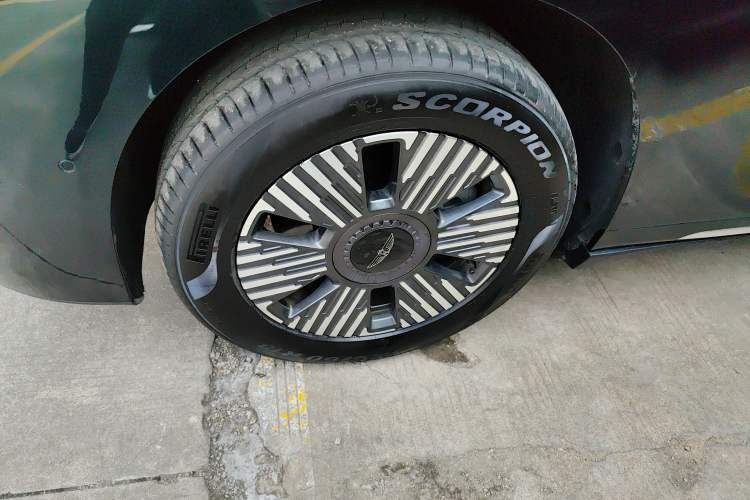 Used Geely Galaxy LEVC L380 2024 140-Degree 6-Seater All-Wheel-Drive Ultra Left Front Wheel Hub