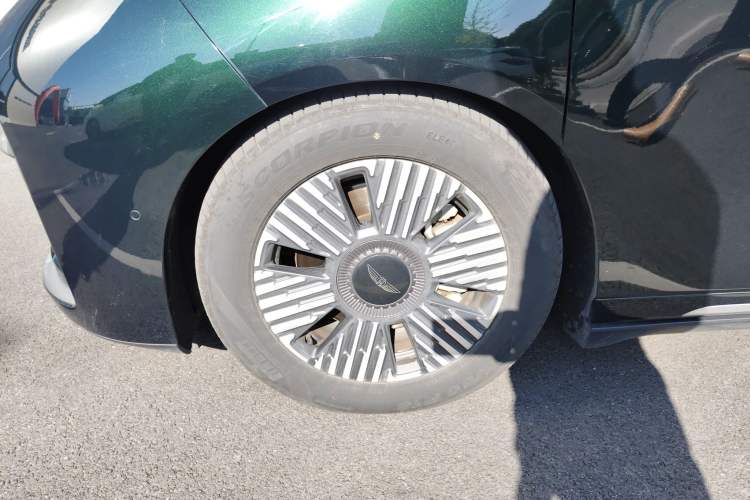 Used Geely Galaxy LEVC L380 2024 140-Degree 6-Seater All-Wheel-Drive Ultra Left Front Wheel Hub