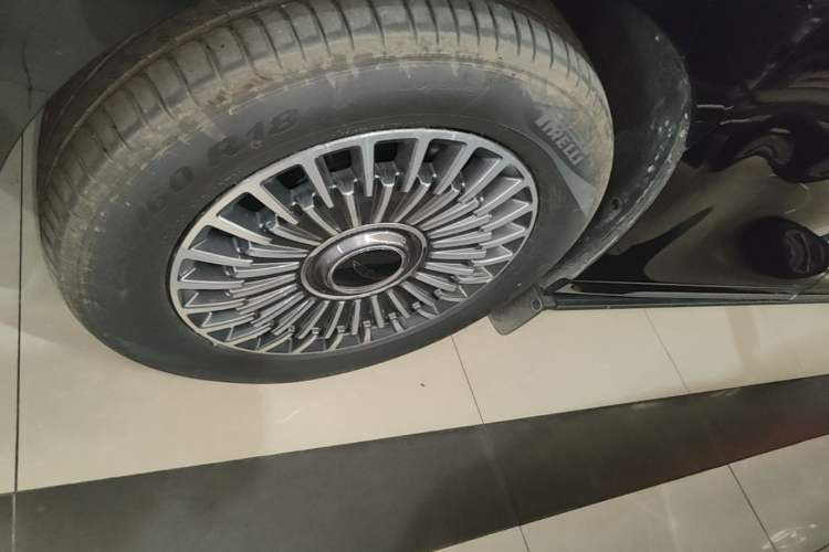 Used Geely Galaxy LEVC L380 2024 140-Degree 6-Seater All-Wheel-Drive Ultra Left Front Wheel Hub