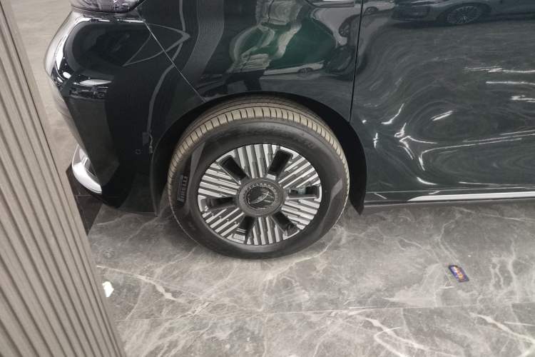 Used Geely Galaxy LEVC L380 2024 140-Degree 6-Seater All-Wheel-Drive Ultra Left Front Wheel Hub