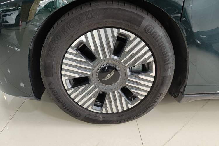 Used Geely Galaxy LEVC L380 2024 140-Degree 6-Seater All-Wheel-Drive Ultra Left Front Wheel Hub