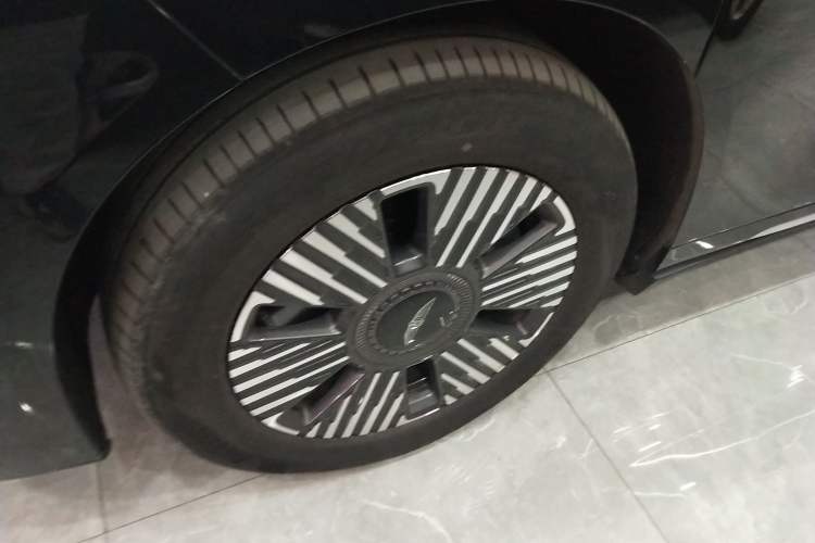 Used Geely Galaxy LEVC L380 2024 140-Degree 6-Seater All-Wheel-Drive Ultra Left Front Wheel Hub