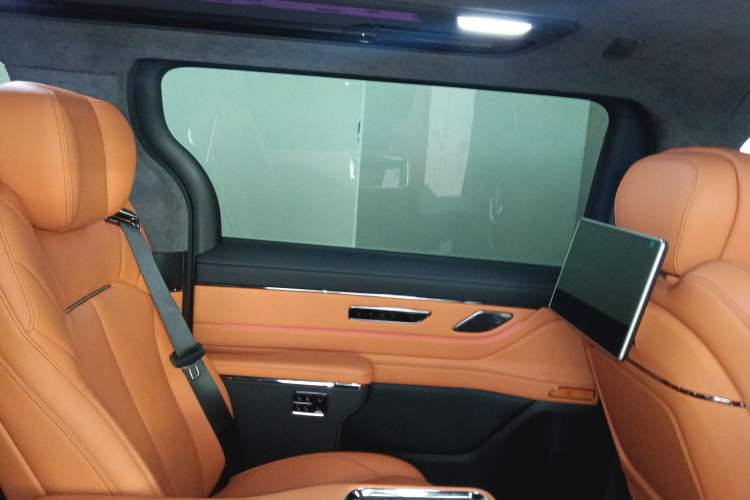 Used Geely Galaxy LEVC L380 2024 140-Degree 6-Seater All-Wheel-Drive Ultra Left Rear Door Interior