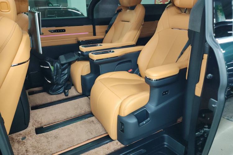 Used Geely Galaxy LEVC L380 2024 140-Degree 6-Seater All-Wheel-Drive Ultra Left Rear Seat