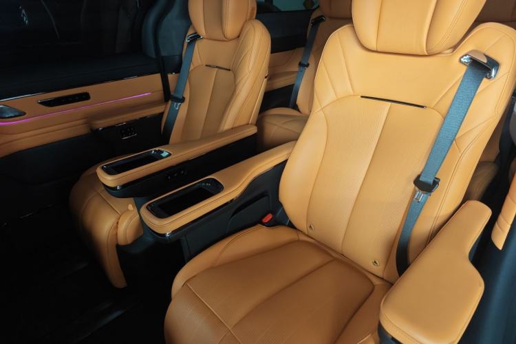 Used Geely Galaxy LEVC L380 2024 140-Degree 6-Seater All-Wheel-Drive Ultra Left Rear Seat