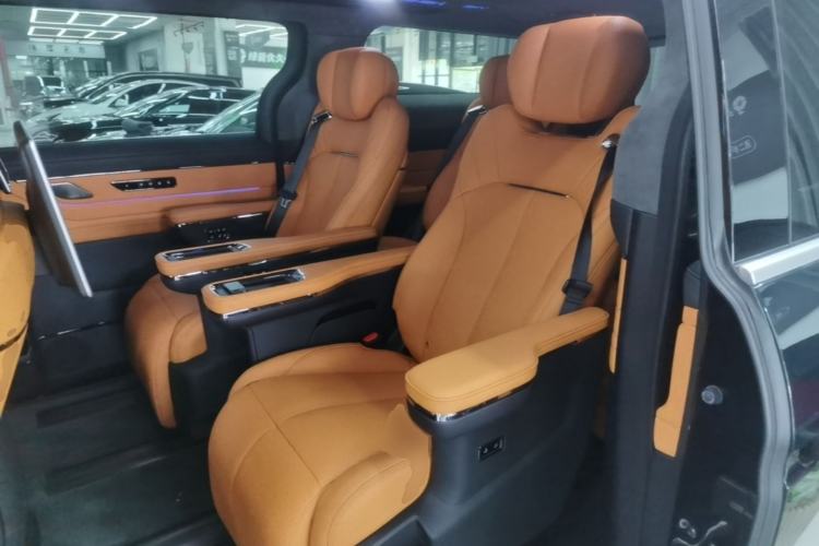 Used Geely Galaxy LEVC L380 2024 116 Degrees 6 Seats Two-Wheel Drive Pro Left Rear Seat