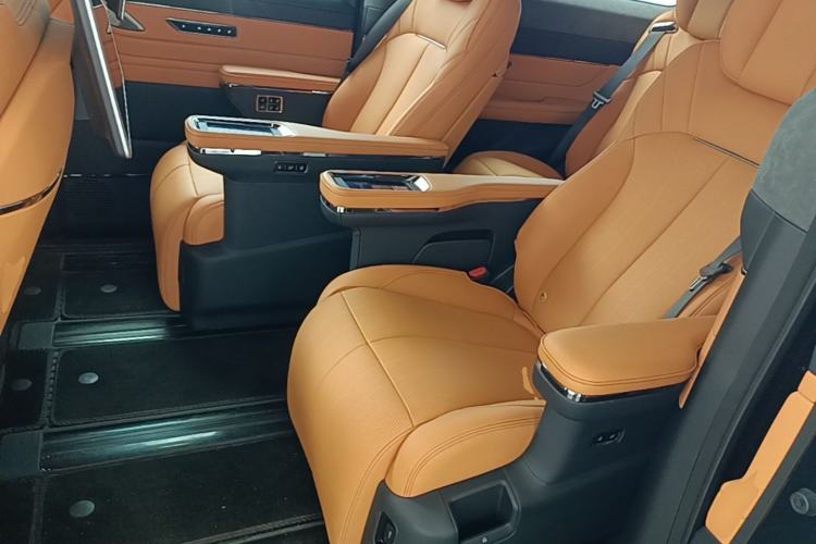 Used Geely Galaxy LEVC L380 2024 140-Degree 6-Seater All-Wheel-Drive Ultra Left Rear Seat