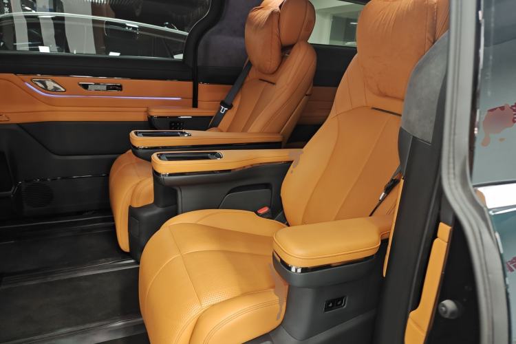 Used Geely Galaxy LEVC L380 2024 140-Degree 6-Seater All-Wheel-Drive Ultra Left Rear Seat